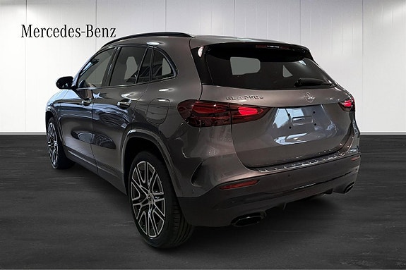 Mercedes-Benz GLA250 e 3 of 12
