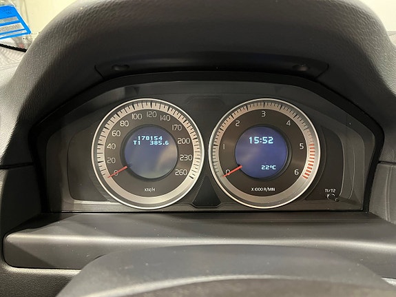 Volvo XC70 14 of 19