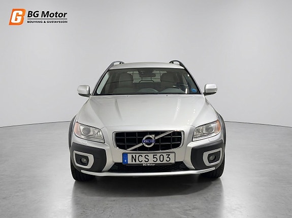 Volvo XC70 2 of 19