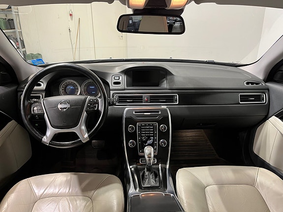 Volvo XC70 12 of 19