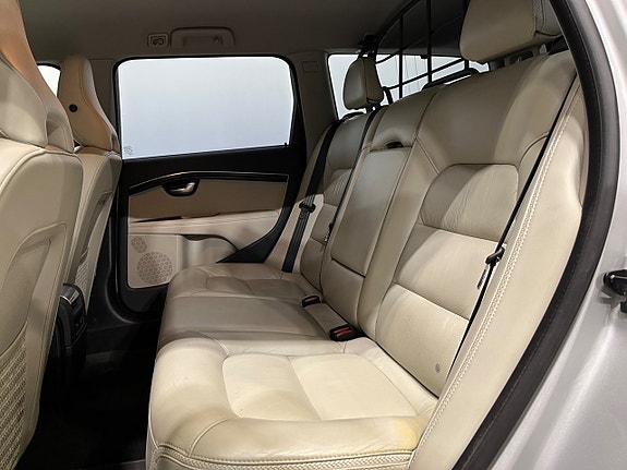 Volvo XC70 10 of 19
