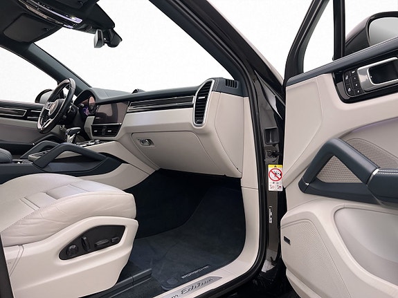 Porsche Cayenne 16 of 30