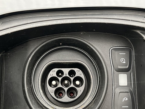 Porsche Cayenne 12 of 30