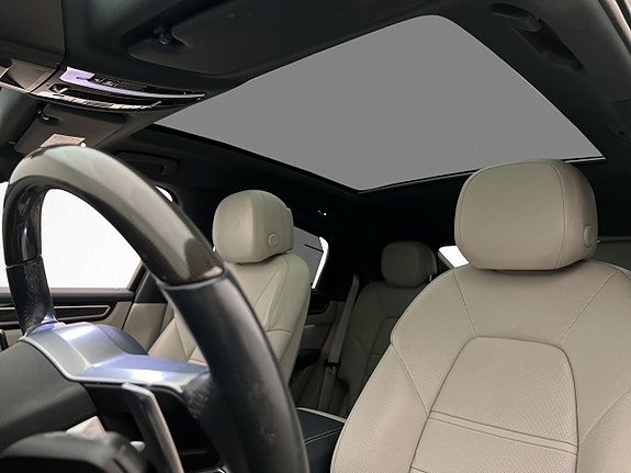 Porsche Cayenne 18 of 30