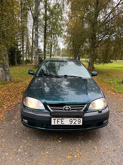 Toyota Avensis 3 of 4