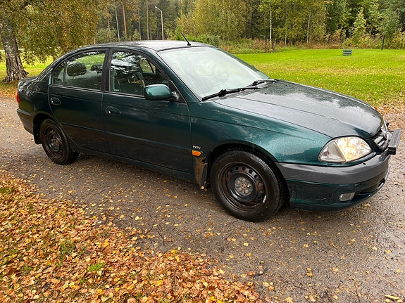 Toyota Avensis 2 of 4