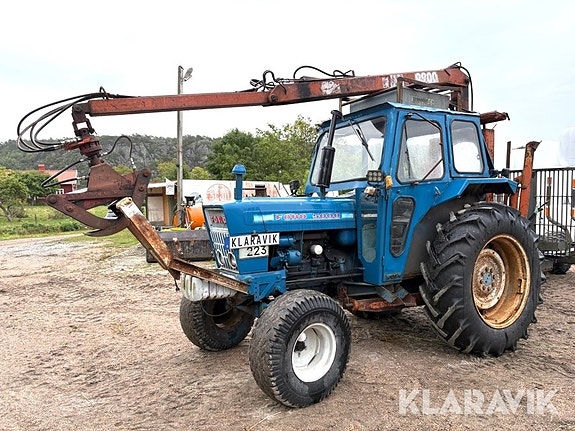 Traktor Ford 5000 med skogskran och kärra 4 of 6