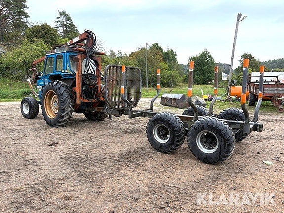 Traktor Ford 5000 med skogskran och kärra 3 of 6