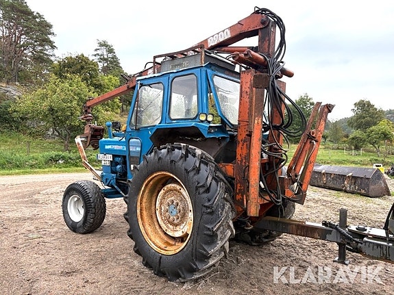 Traktor Ford 5000 med skogskran och kärra 6 of 6