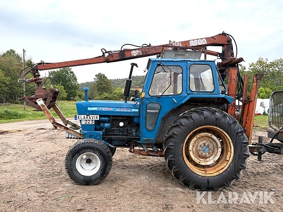 Traktor Ford 5000 med skogskran och kärra 5 of 6