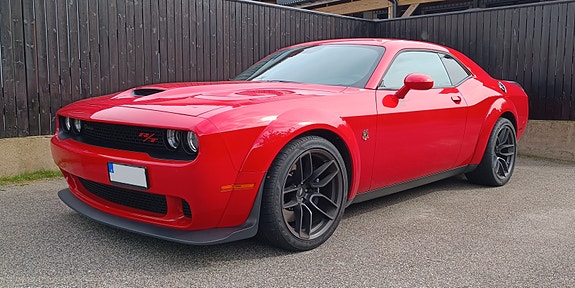 Dodge Challenger 2 of 6