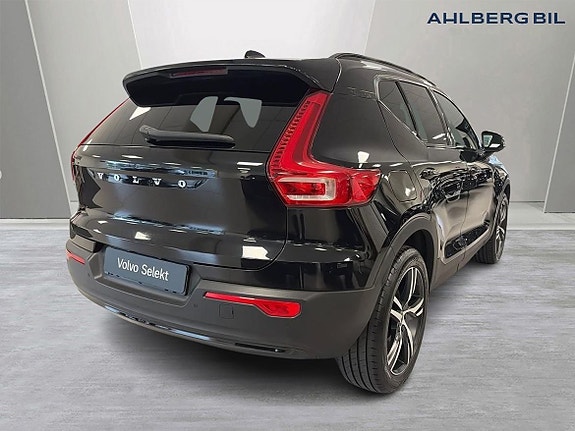 Volvo XC40 5 of 28
