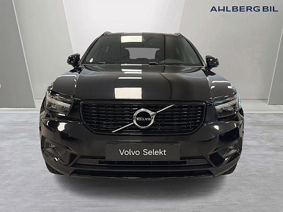 Volvo XC40 6 of 28