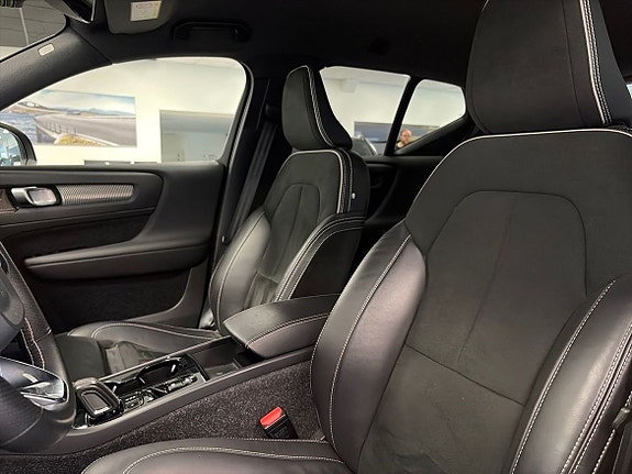 Volvo XC40 10 of 28