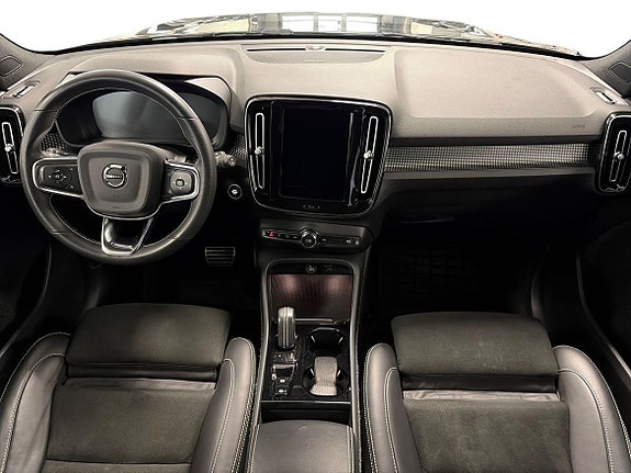 Volvo XC40 12 of 28