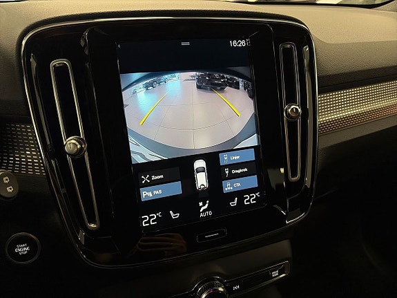 Volvo XC40 15 of 28