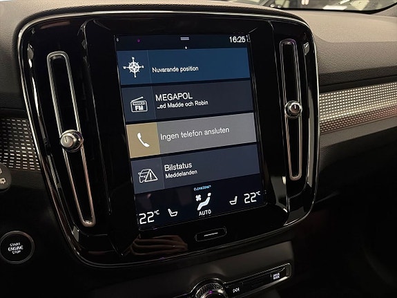 Volvo XC40 16 of 28
