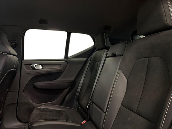 Volvo XC40 22 of 28