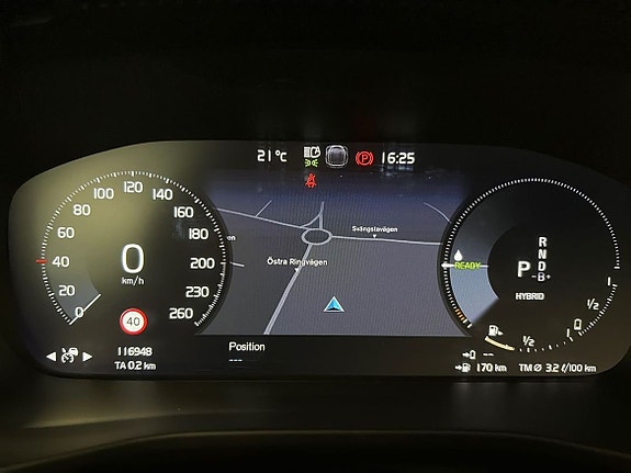 Volvo XC40 13 of 28