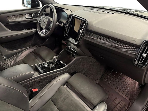 Volvo XC40 11 of 28