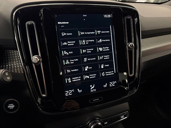 Volvo XC40 17 of 28