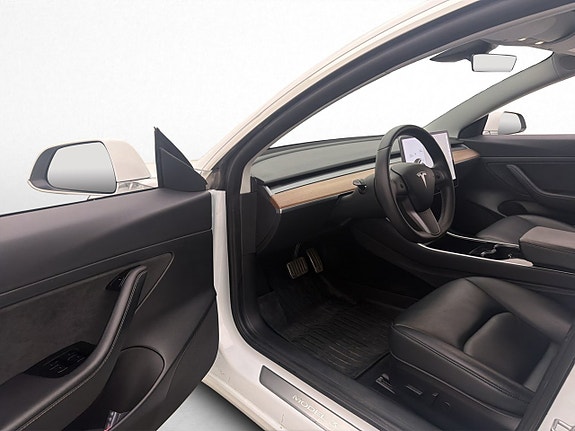 Tesla Model 3 11 of 30