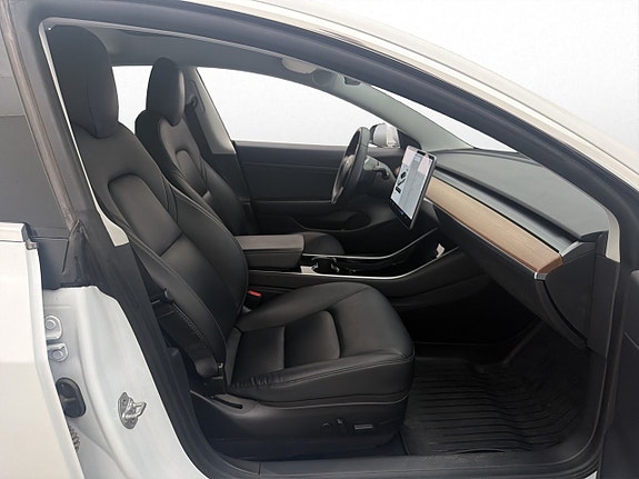 Tesla Model 3 27 of 30