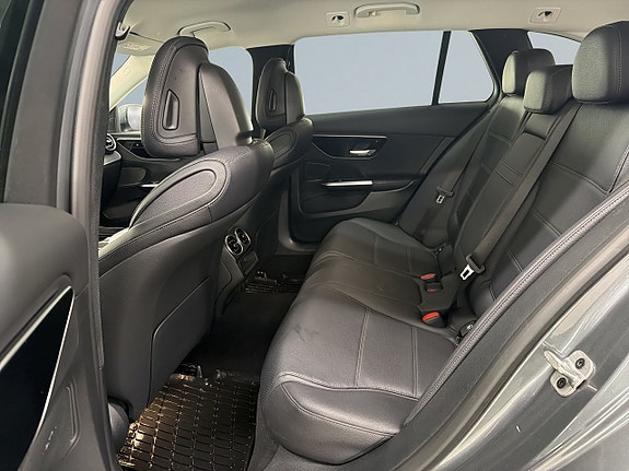 Mercedes-Benz C300 13 of 23