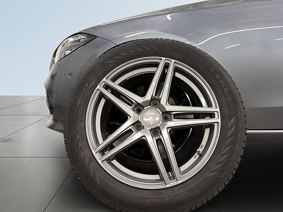 Mercedes-Benz C300 14 of 23