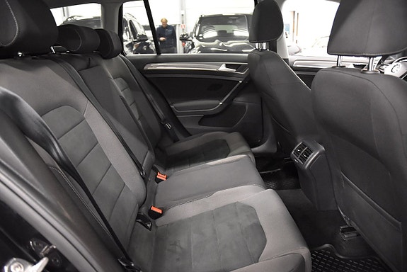 Volkswagen Golf Alltrack 14 of 22