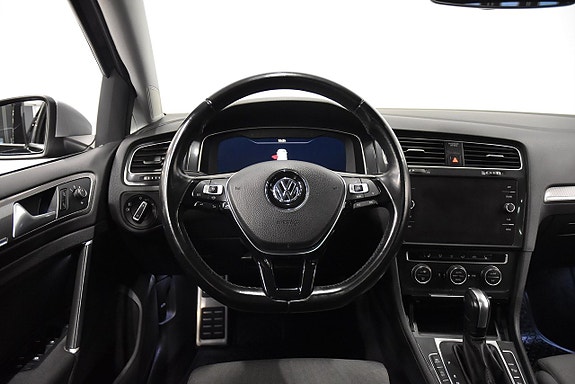 Volkswagen Golf Alltrack 2 of 22