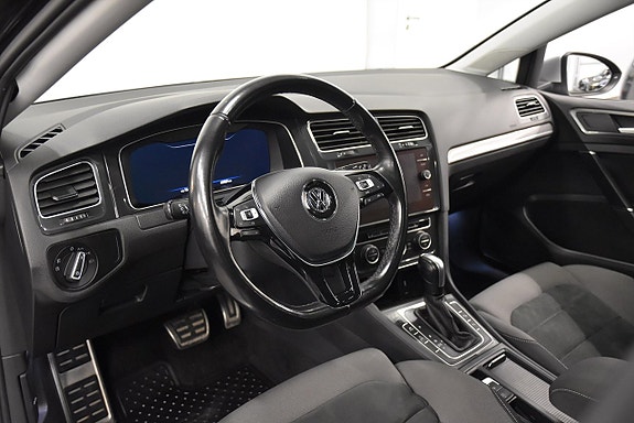 Volkswagen Golf Alltrack 9 of 22