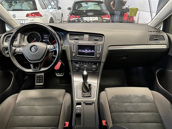 Volkswagen Golf Alltrack 11 of 28