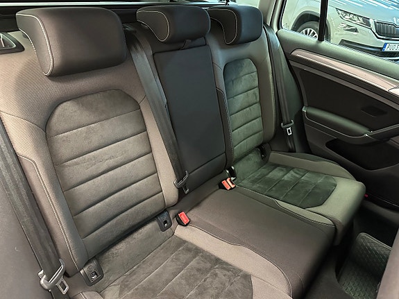 Volkswagen Golf Alltrack 19 of 28