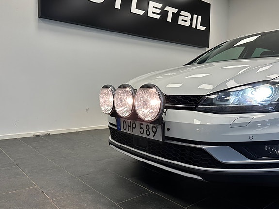 Volkswagen Golf Alltrack 10 of 28
