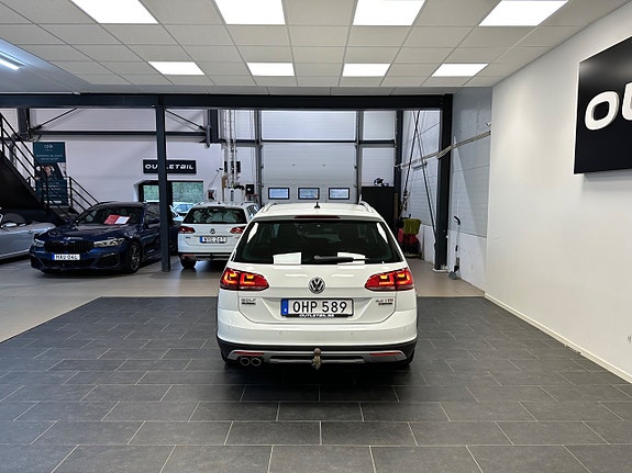 Volkswagen Golf Alltrack 8 of 28