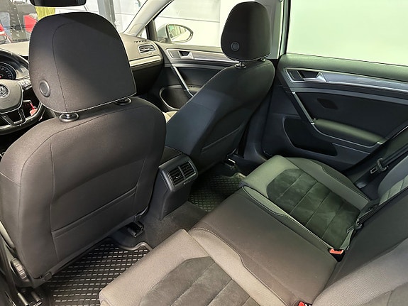 Volkswagen Golf Alltrack 16 of 28