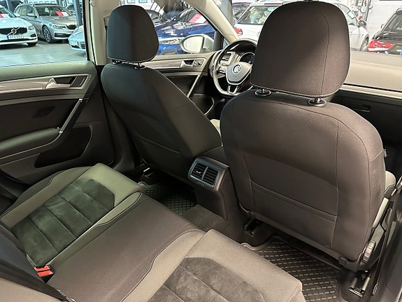 Volkswagen Golf Alltrack 17 of 28