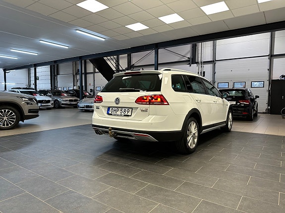 Volkswagen Golf Alltrack 9 of 28