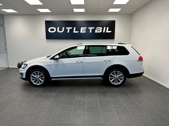 Volkswagen Golf Alltrack 2 of 28