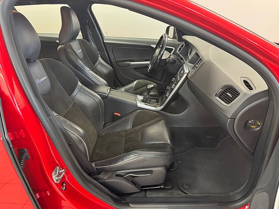 Volvo V60 14 of 19