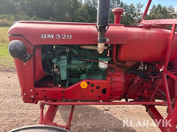 Veterantraktor Volvo BM T 320 med lastare och 4 of 6