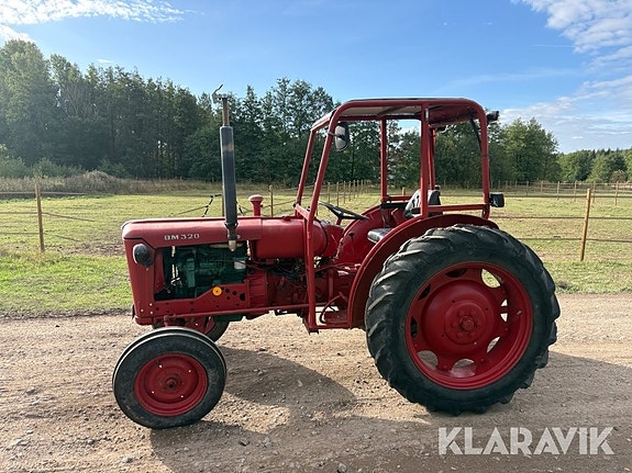 Veterantraktor Volvo BM T 320 med lastare och