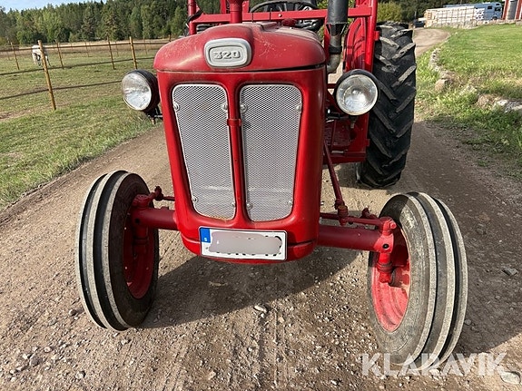 Veterantraktor Volvo BM T 320 med lastare och 6 of 6