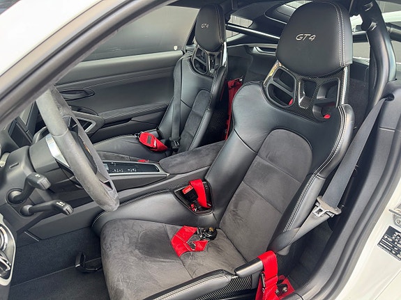 Porsche Cayman GT4 10 of 15