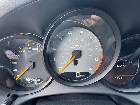 Porsche Cayman GT4 15 of 15