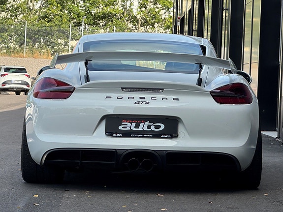 Porsche Cayman GT4 6 of 15