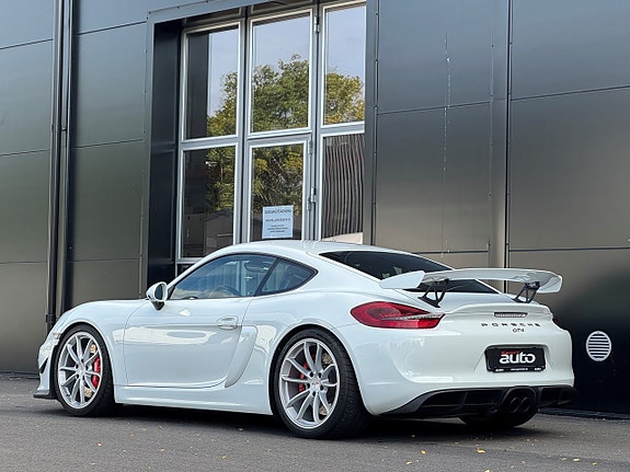 Porsche Cayman GT4 5 of 15