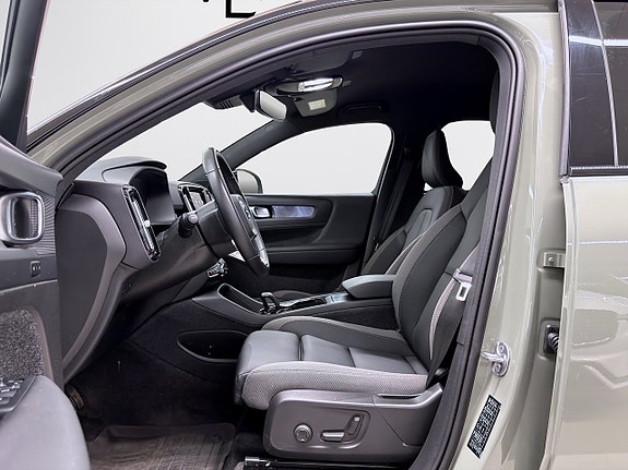 Volvo XC40 8 of 19