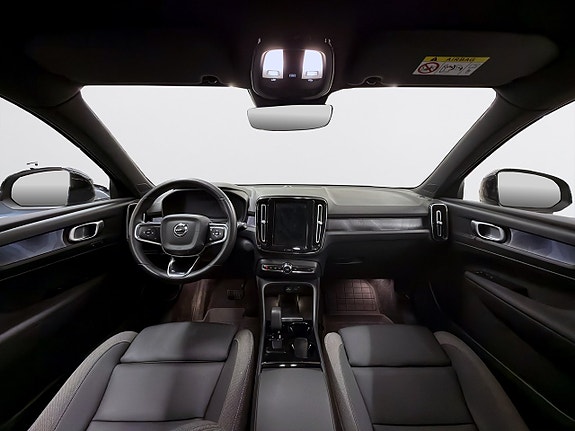Volvo XC40 11 of 19